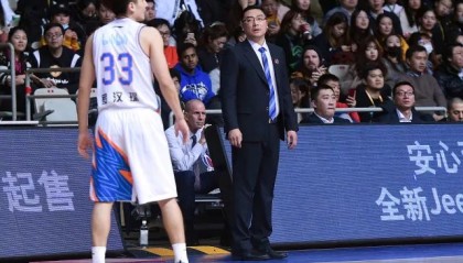  勒沃库森控球耐心周旋，精准传导破解铁桶阵