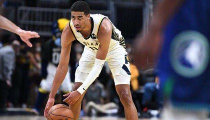  步行者哈利伯顿 三分11中7刷新队史  