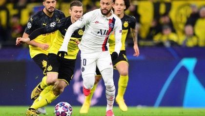  多特蒙德青训小将梅开二度惊艳全场观众  