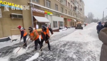  罗马客场遭遇暴雪，航班延误赛前险迟到  
