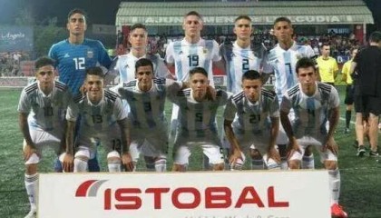  巴黎U19梯队包揽多项青年赛事冠军  